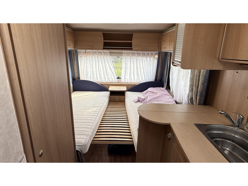 Bürstner Averso Fifty 500 TL enkele bedden rondzit  foto: 11