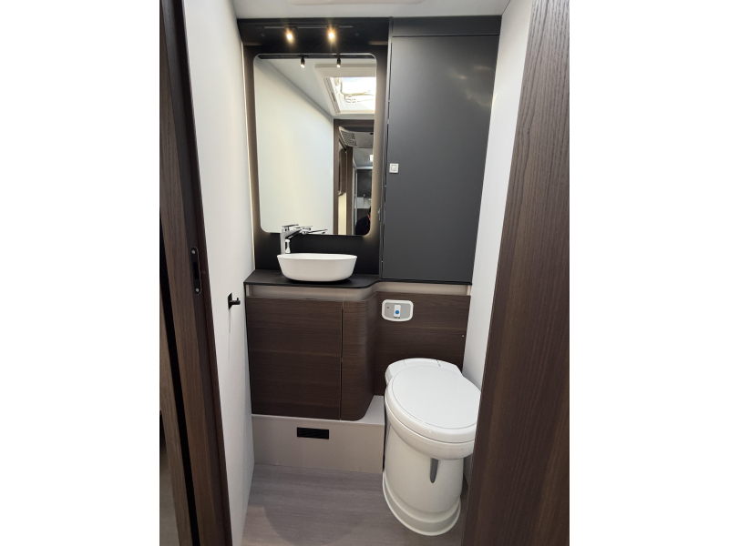 Adria Coral Supreme 670 DC 180 PK Automaat E&P  foto: 11
