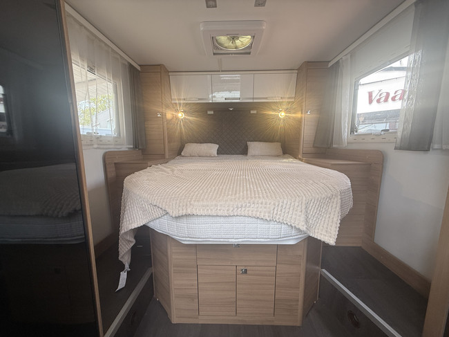 Adria CORAL 600 SC 164 PS Euro 6 sehr kompakter Camper Queenbett Panoramadach elektr. Fahrradtr&auml;ger TV 2x Solarpanel Remis Plissee Maxxfan Navi Kamera Leder Fliegengittert&uuml;r Foto: 18