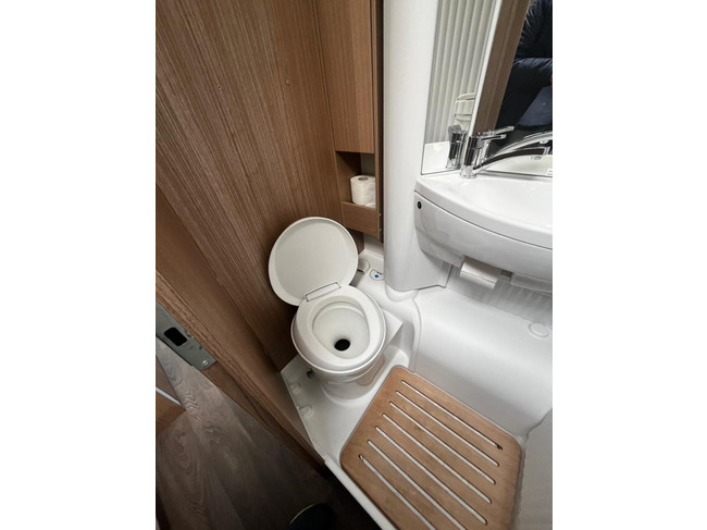 Carado T 338 Teilintegriert | Tempomat | Markise | R&uuml;ckfahrkamera | Dusche | Toilette | 4 Schlafpl&auml;tze | TV mit aut. Sat Foto: 21