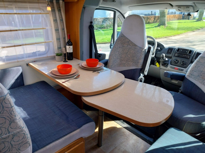 Bürstner Nexxo T 720 ENKE met lage enkele bedden  foto: 3
