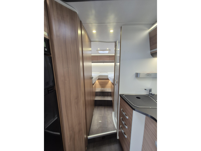 Adria Matrix M 670 SL 160 PS L&auml;ngsbetten Foto: 17