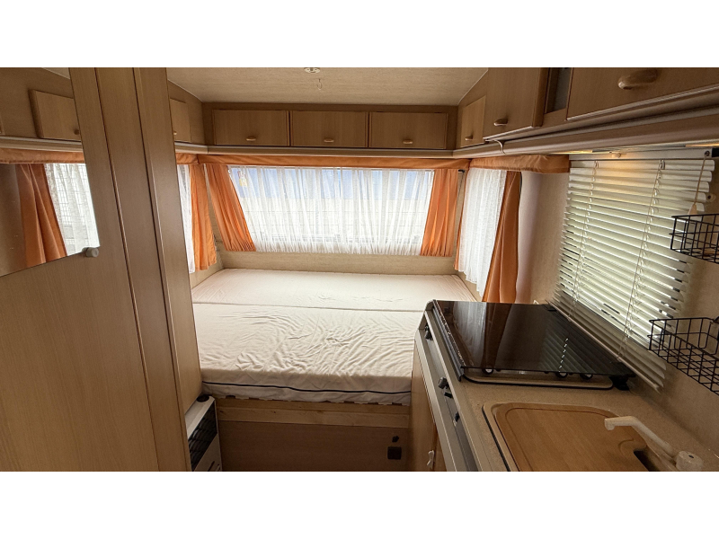 Adria Optima 425 TK Festbett Sitzgruppe Toilettenraum Foto: 11