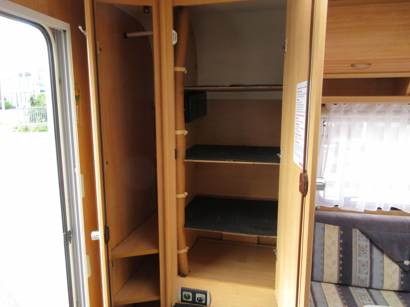 Dethleffs Camper 440 DB TRANSVERSE BED AND MOVER photo: 15