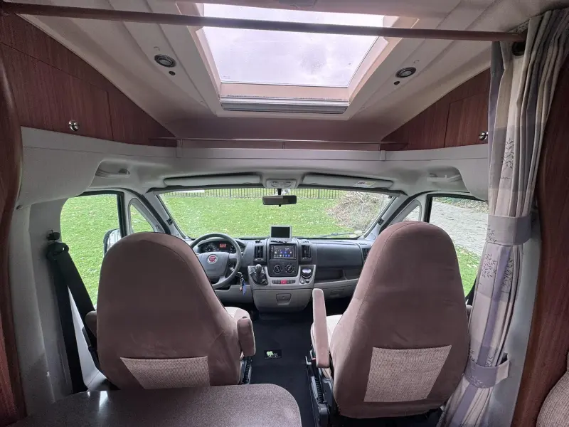 Adria Coral S 690 SC Queens-bed  foto: 9