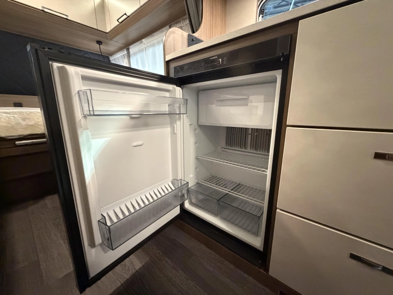 Tabbert Cazadora 460 E camas individuales / dinette foto: 13