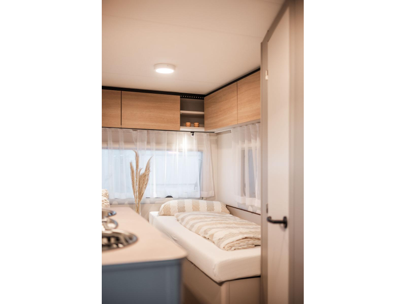 LMC Sassino 460 E modelo 2027, camas individuales foto: 3