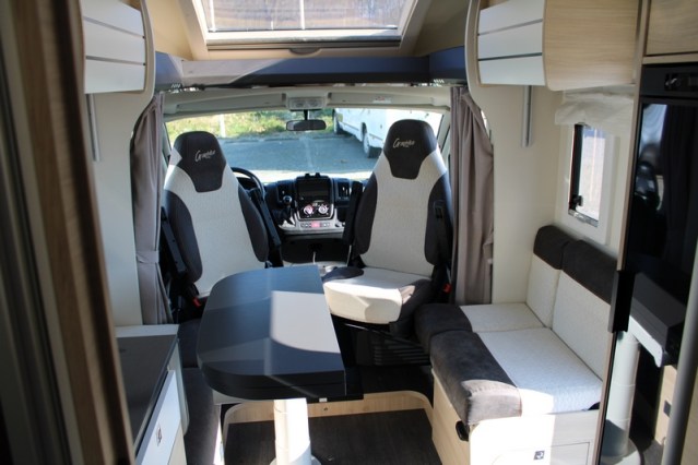 Challenger Graphite Vip Edition T 328 idem Chausson 788 AUTOM&Aacute;TICO Fiat 140 cv equipado con cama Queen y cama abatible 4 pers. (76 foto: 22