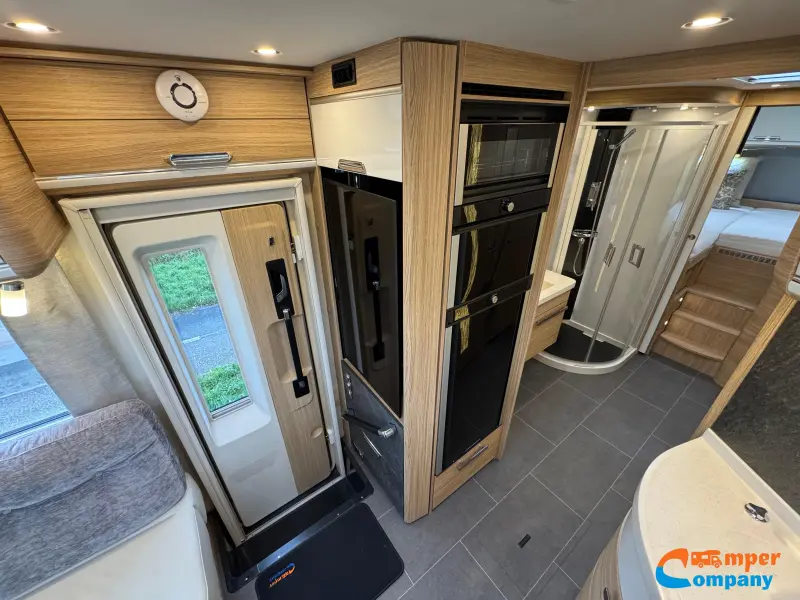 Niesmann+Bischoff Flair 650 B Lengte bedden/ Vol opties  foto: 16