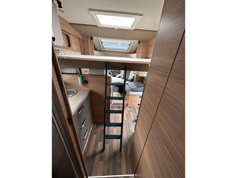 Weinsberg CaraSuite 700 ME Met hefbed & 5e gordel  foto: 14
