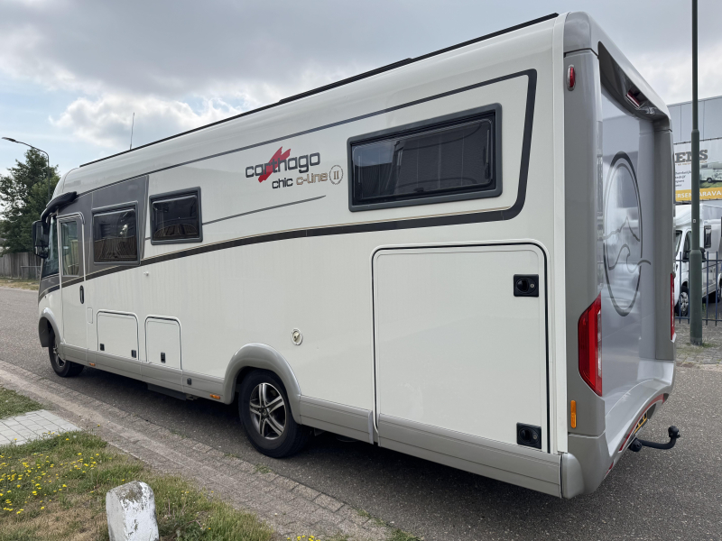 Carthago Chic C-Line II I 4.9 LE no drop-down bed single beds photo: 4