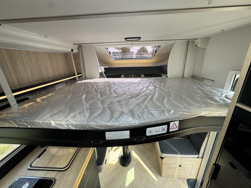 Chausson Etape Line 788 Queen bed drop-down bed photo: 9