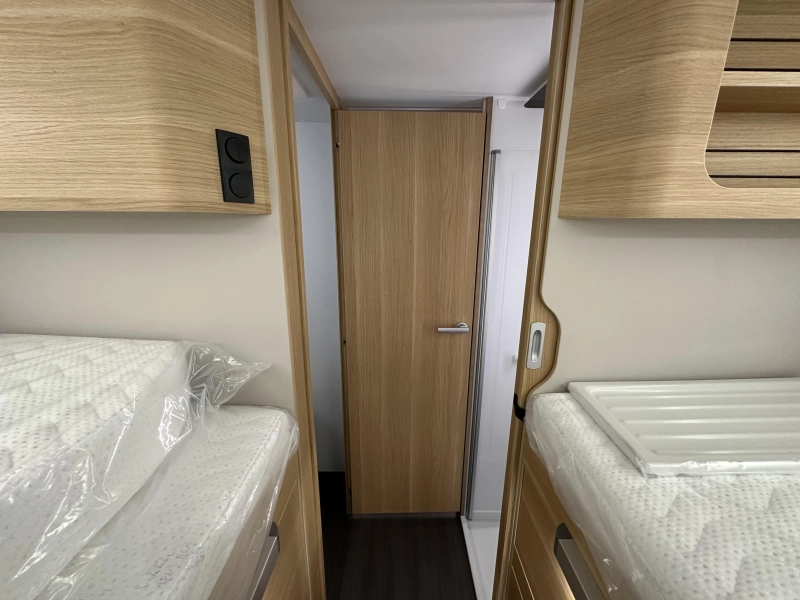 Adria Coral Plus 670 DL automatique | ex-location photo: 14