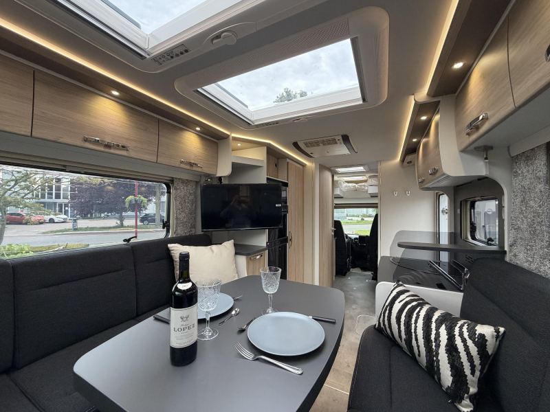 Frankia F-Line 740 PLUS Asientos redondos Cama longitudinal Aire acondicionado foto: 19