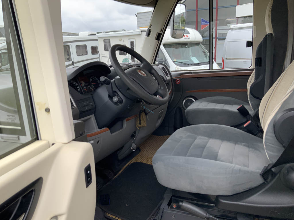 Hymer B 504 SL Integral, Equipado con cama individual trasera y cama abatible delantera, aire acondicionado de motor, chasis Alko, etc., A&ntilde;o 2009 Camper centrum on the road foto: 17