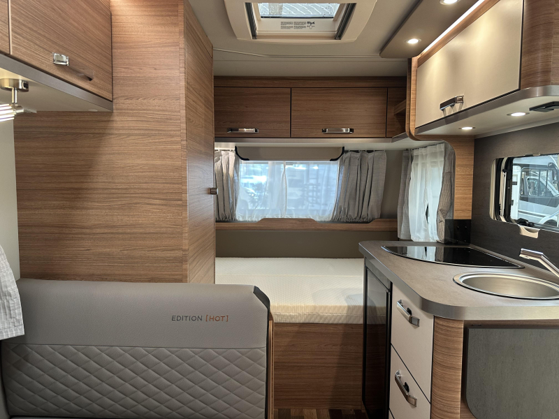 Weinsberg CaraOne Edition HOT 390 QD voortent | ex-verhuur  foto: 18
