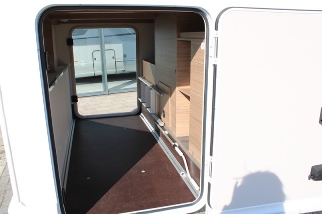 Jonge Knaus VanSation 650 Peugeot 2.2 l/ 165 pk met slechts 7.873 km enkele bedden (45  foto: 15
