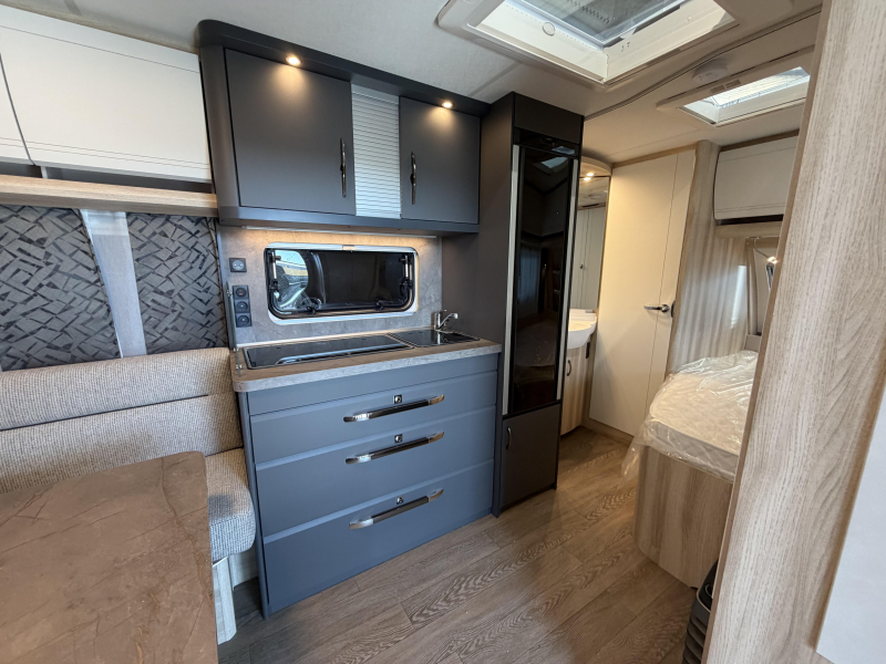 Hobby De Luxe 460 UFE New | Action model 2026 photo: 6