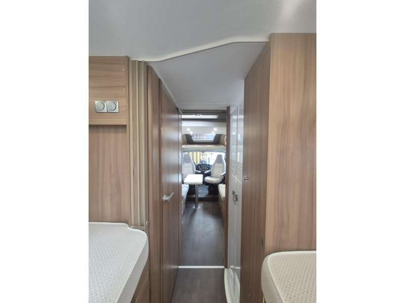 Adria Matrix Plus 670 DL face to face Foto: 17