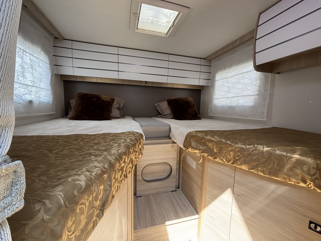 Challenger Graphite 287GA 9T AUT ENKELE BEDDEN+HEFBED 5 PERS foto: 2