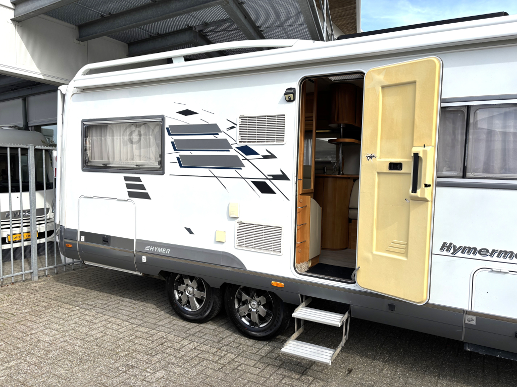 Hymer E 690 DUBBELLUCHT FRANSBED + HEFBED 4X ZONNEPANEEL! foto: 6
