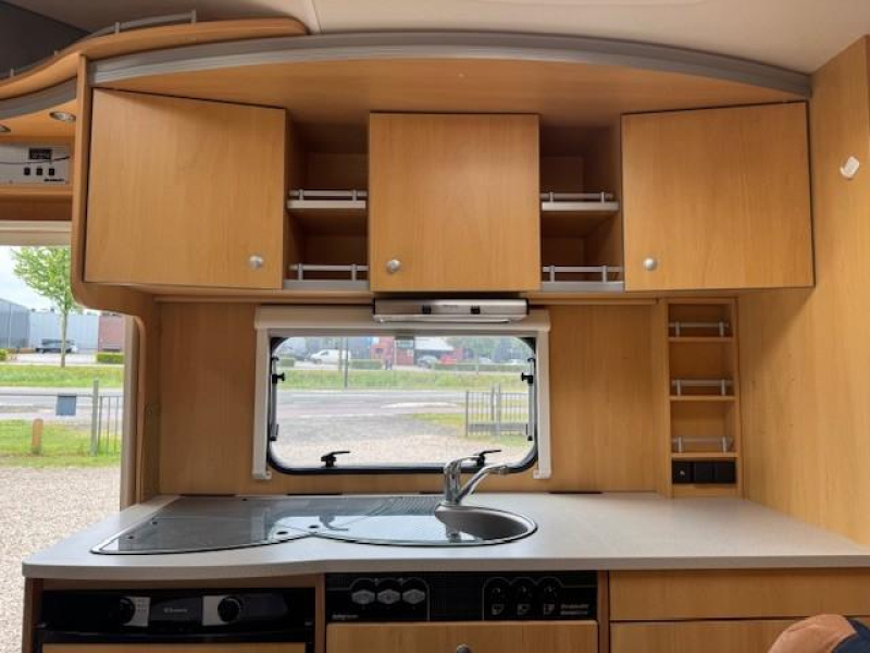 Dethleffs Advantage A 5881 5 persoons stapelbed  foto: 15