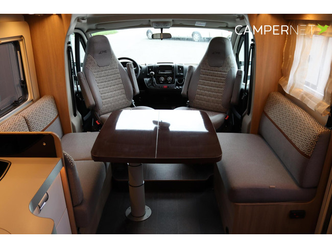 Laika caravans s.p.a. KOSMO 509L 160pk Automaat | Lengtebedden | Gescheiden douche | LPG installatie | Zonnepanelen | Bearlock | Luife foto: 8