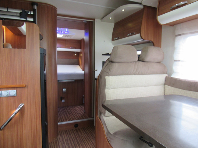 Adria MATRIX M 670 SC Cama Queen & Cama Abatible 5 cinturones a&ntilde;o 2012 foto: 6