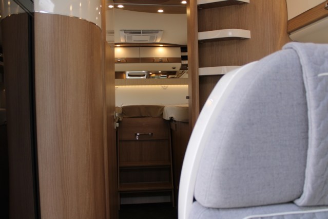 Robuuste AUTOMAAT 180 pk Malibu I 490 LE by Carthago hef-en enkele lengte bedden (124  foto: 48