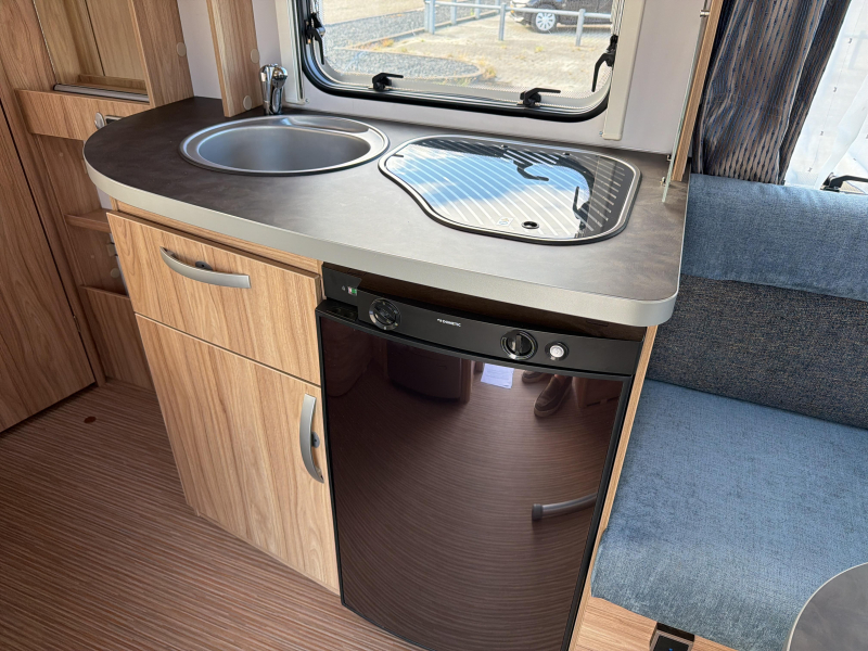 Eriba Nova Light 465 Elegance Mover / Luifel  foto: 5