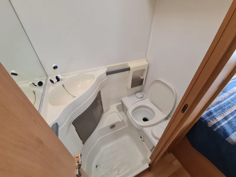 Knaus Sudwind Special 420 QD Voortent, Cassetteluifel!  foto: 14