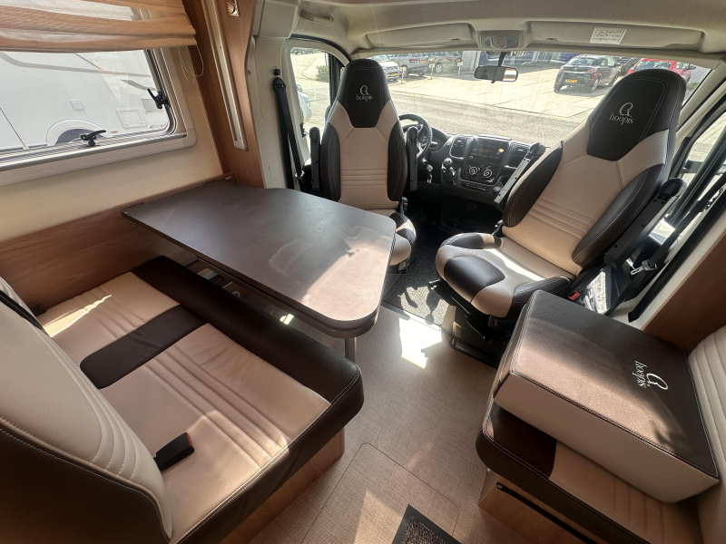 Bürstner Lyseo Harmony Line 690 Fiat 140PK Lengtebedden  foto: 17