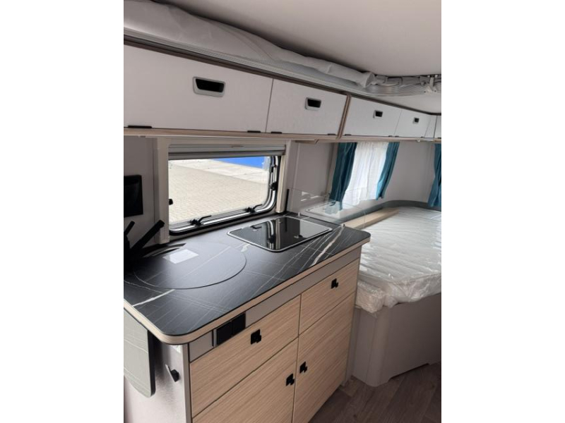 Eriba Touring Urban 642 Paket Harbour Blue Foto: 6