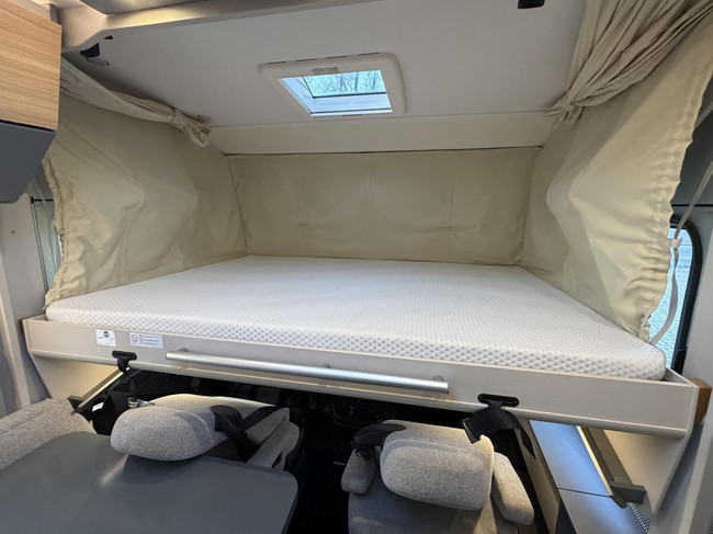 Dethleffs Pulse I6811 EB Lage Enkele Bedden Hefbed Luifel Omvormer Trekhaak foto: 23
