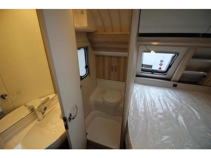 Hobby De Luxe 460 UFE Cama francesa y asiento redondo! foto: 20