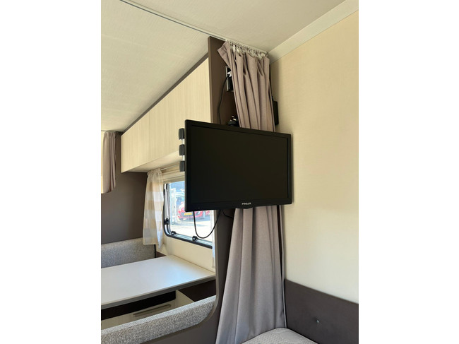 Caravelair Antares 476 Family Bunk bed | Bicycle rack | Awning | TV | French bed | Train seat | Screen photo: 11