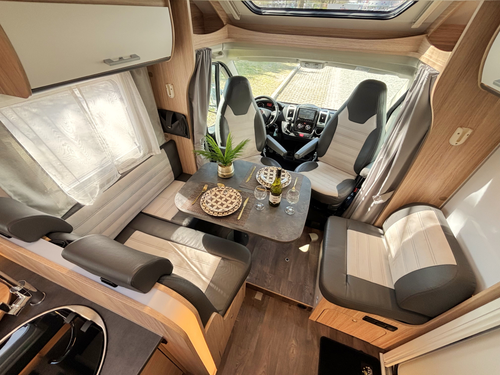 Sunlight Adventure T68 9-TR AUTOMAAT ENKELE BEDDEN + HEFBED foto: 1
