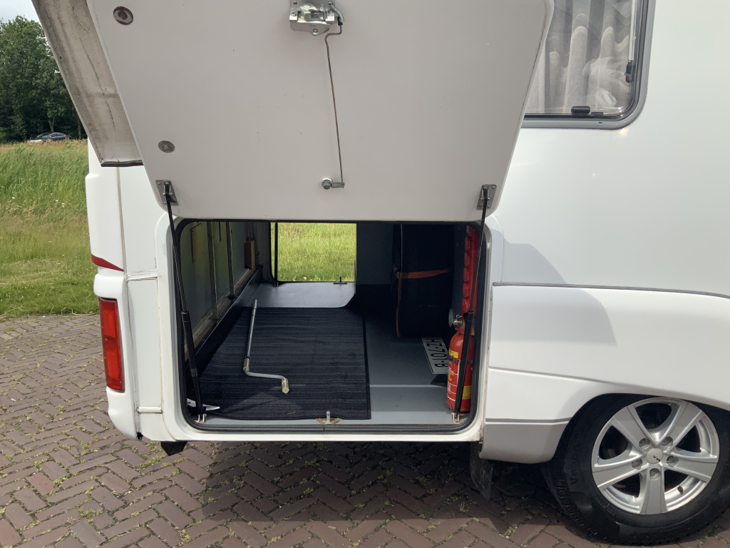 LMC  Fiat Ducato  2,8 JTD  128 PK , AUTOMAAT   Half-integraal ,  Motor-airco , 2 Lengte-bedden ( Laag ) , Alko-chassis  etc. Bj 2003 Camper centrum on the road Marum  foto: 24