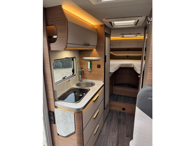 Knaus van ti 650 MEG 2024 Lengte bedden 7.220 KM nieuwstaat foto: 9