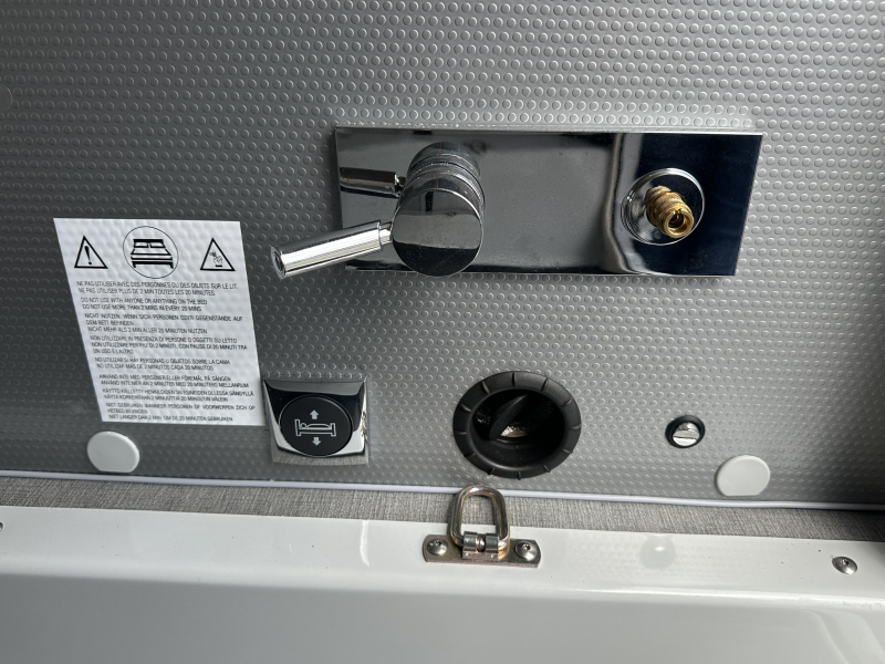 Rapido 686 F Automatic, Face to Face photo: 6