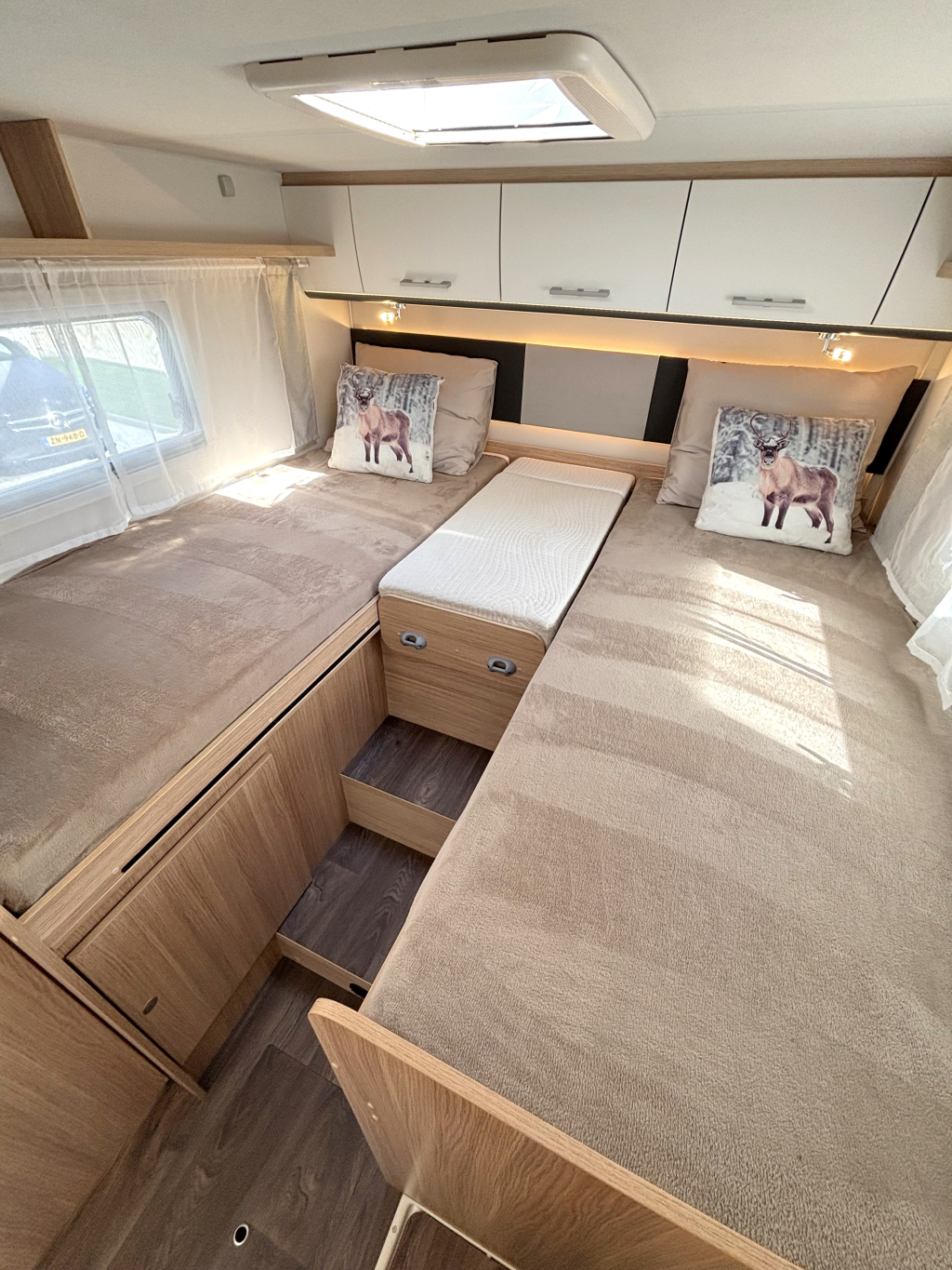 Sunlight Adventure T68 9-TR AUTOMAAT ENKELE BEDDEN + HEFBED foto: 2