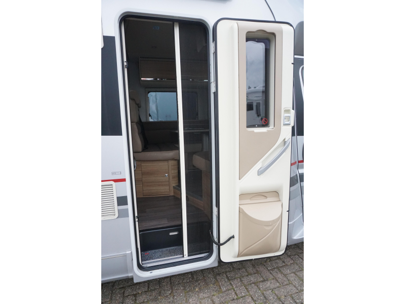 Adria Matrix Platinum 670 SC 5. Sitzplatz / Dachklimaanlage Foto: 6