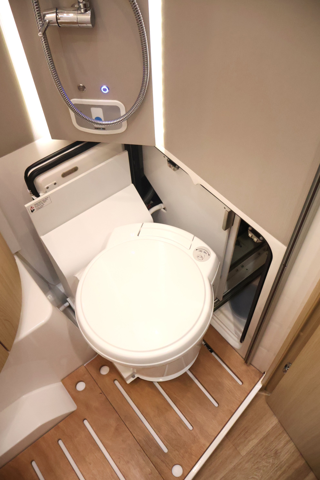 Niesmann + Bischoff Smove 7.4 E foto: 17