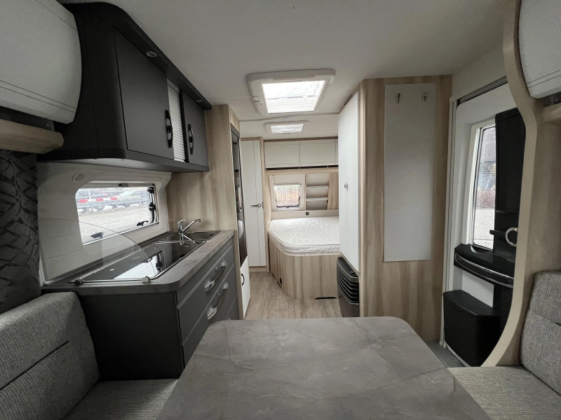 Hobby De Luxe 460 UFE Foto: 2