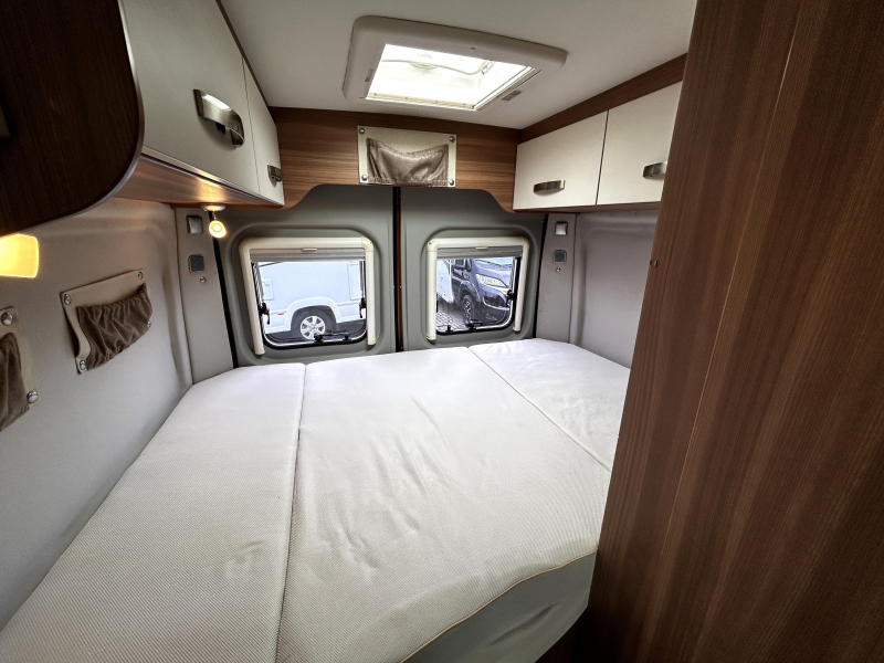 Weinsberg CaraBus 250 KL Dwarsbed/Euro5/2015/5.4m  foto: 10