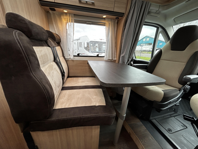Sunlight V60 Dwarsbed/2020/Euro-6/5.9m  foto: 15