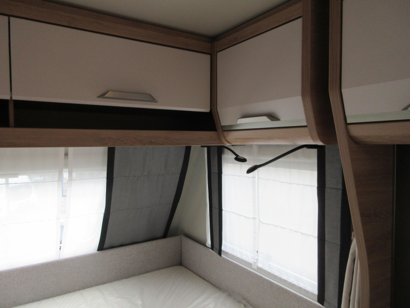 Knaus Sudwind Black Selection 420 QD COMPACT EN GROTE KEUKEN ! Foto: 11