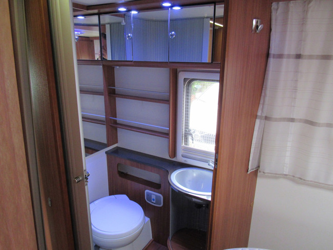Adria MATRIX M 670 SC Cama Queen & Cama Abatible 5 cinturones a&ntilde;o 2012 foto: 12