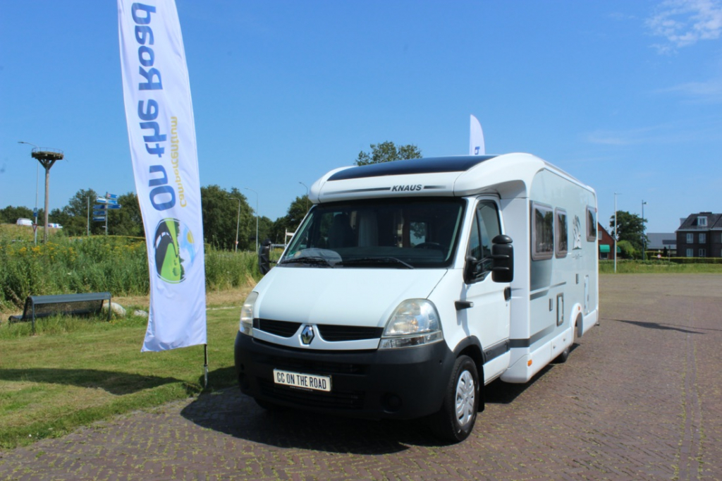 Knaus Sun Ti 700 Meg, Cama transversal, Garaje, Asientos delanteros giratorios, Media dinette, banco de asientos. A&ntilde;o 2008 Marum (Groningen) foto: 1