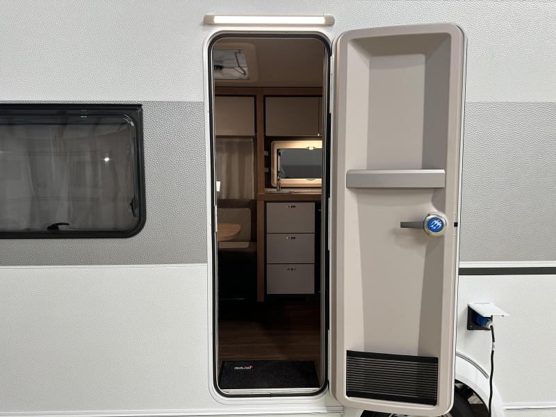 Knaus Sport 450 FU fransbed / rondzit | A69  foto: 5